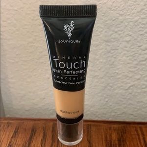 Younique Mineral Touch Skin Perfecting Concealer